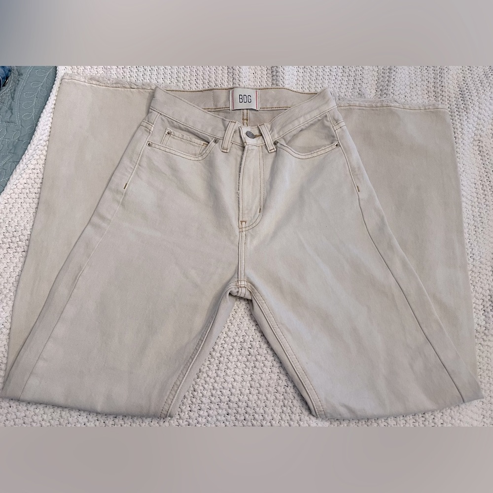 NWOT Urban Outfitters Women’s Size 25 Cream High-Waisted Cowboy Jean
